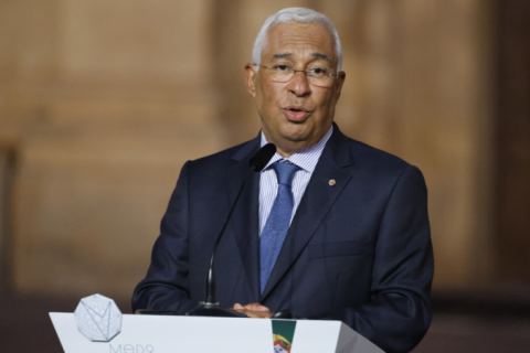 Primeiro-ministro de Portugal renuncia ao cargo após acusação de corrupção