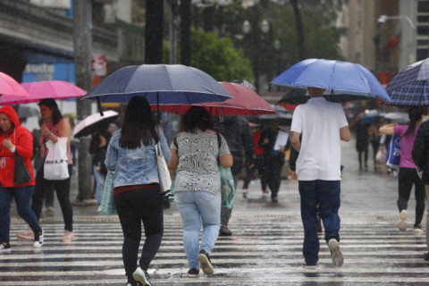 São Paulo deve ter chuva nesta segunda, mostra previsão do tempo