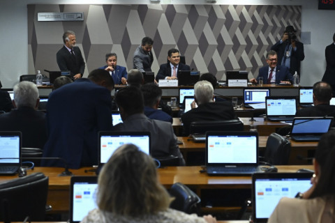 CCJ do Senado aprova PEC que criminaliza porte de drogas em qualquer quantidade