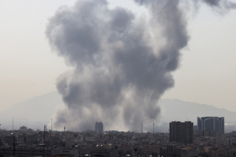 Novas explosões são ouvidas na capital do Irã após ataques dos EUA e de Israel