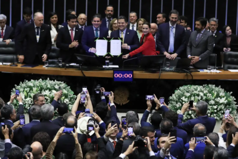 Congresso promulga PEC que muda regras para pagamento dos precatórios