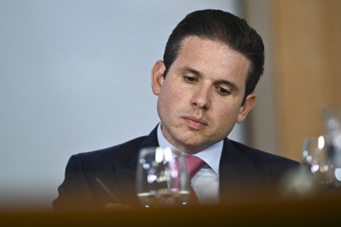 Crise do IOF distancia Hugo Motta do governo Lula