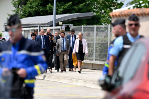 Aluno de 14 anos mata a facadas assistente educacional na França