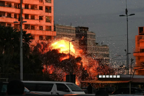 Após ameaças de Trump, Irã promete ataques ‘devastadores’ contra EUA e Israel