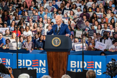 Biden admite falha em debate contra Trump, e New York Times pede que democrata desista da reeleição