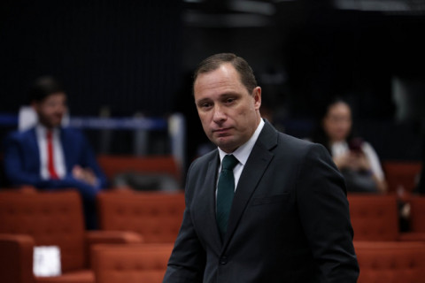 Mauro Cid presta novo depoimento à PF após operação que investiga tentativa de fuga; prisão é revogada