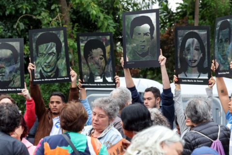 Caminhada do Silêncio em São Paulo homenageia vítimas da ditadura e pede fim da anistia