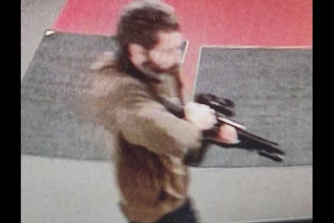 Ataque a tiros nos EUA deixa ao menos 22 mortos e 60 feridos