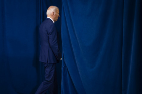 Biden desiste de candidatura à reeleição