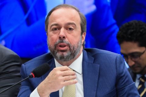 ‘Tarifaço pode gerar oportunidades ao Brasil’, diz Alexandre Silveira