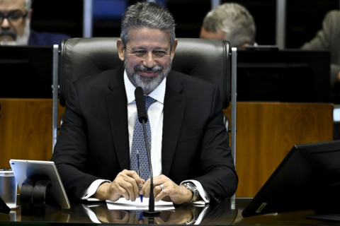 Arthur Lira anuncia mudanças na reforma do IR e amplia redução para quem recebe até R$ 7.350