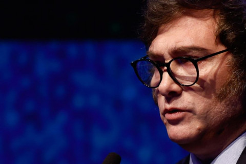 Milei demite ministro da Infraestrutura e acaba com a pasta em menos de dois meses de governo