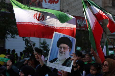 Irã diz que seu material nuclear se encontra sob escombros em instalações atacadas por Israel