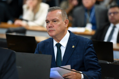 Após crise diplomática, Wellington Fagundes defende suspensão do recesso parlamentar