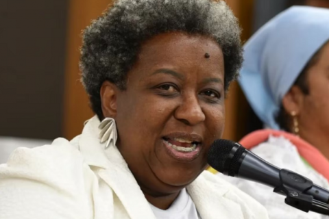 Macaé Evaristo enfrenta polêmicas por superfaturamento em compras na Educação de MG