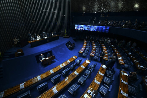 Reforma tributária enfrenta dificuldades no Senado por falta de consenso