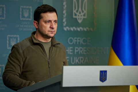 Rússia emite mandado de busca contra presidente ucraniano Volodymyr Zelensky