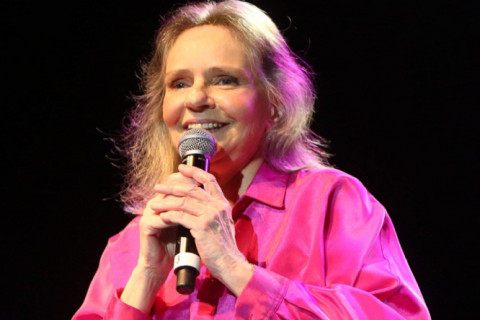 Morre a cantora Angela Ro Ro aos 75 anos