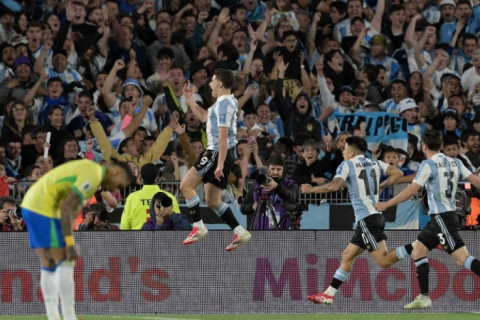 Brasil é dominado pela Argentina e leva goleada nas Eliminatórias