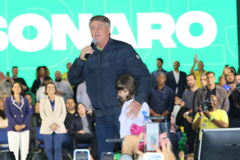 Bolsonaro diz que Trump escapar da morte em atentado ‘é algo que vem de cima’