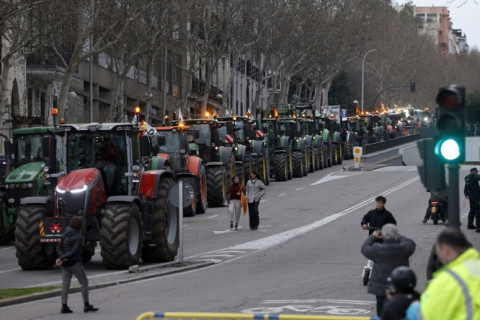 Agricultores levam seus tratores a Madri para mostrar insatisfação com política agrícola europeia
