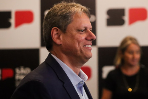 Tarcísio diz que São Paulo será o primeiro Estado a substituir diesel por fontes renováveis