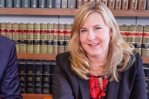 Polícia dos EUA busca suspeito do assassinato de congressista estadual