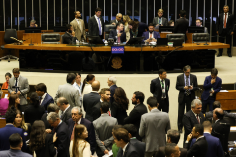 Licença-paternidade: entenda o projeto que amplia o benefício aprovado na Câmara