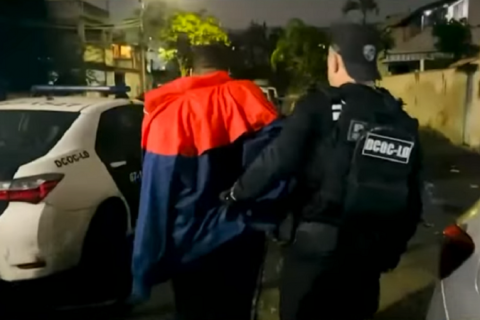 Operação policial mira ‘consórcio’ PCC e CV que abastece armas e drogas no Rio de Janeiro