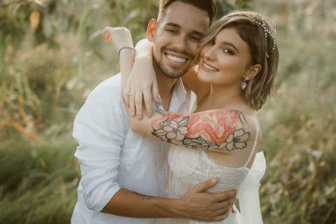 Influenciadora de 17 anos com câncer realiza sonho de se casar