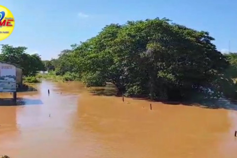 Rio Itapicuru deixando  moradores e veranistas apreensivos em Conde_BA.onde-BA