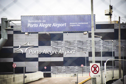 Aeroporto Salgado Filho em Porto Alegre retoma atividades após meses fechado
