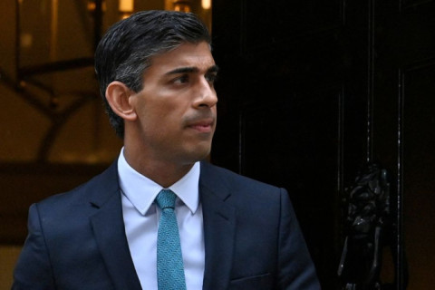 Reino Unido detém os primeiros imigrantes que serão deportados para Ruanda