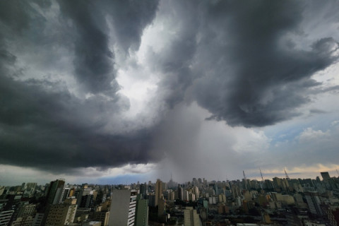 Previsão do tempo indica variações climáticas e frentes frias para o Brasil