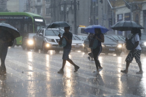 Entre sol e nuvens, São Paulo terá chuva e temperaturas amenas no fim de semana
