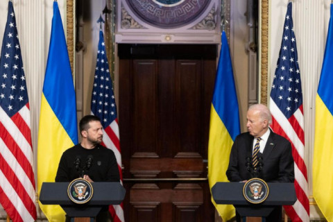 Rússia intensifica ataques na Ucrânia, e Zelensky luta manter apoio dos países aliados