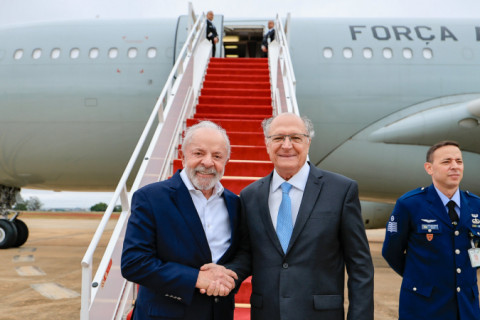 Lula desembarca na Indonésia para início de viagem pela Ásia e encontro com Trump