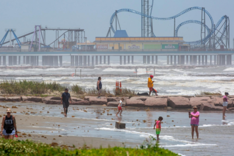 Beryl toca terra na costa do Texas (EUA) como furacão de categoria 1