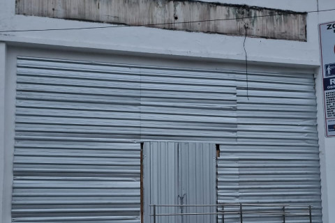 Foi o banco que faliu ou a cidade que está falindo?