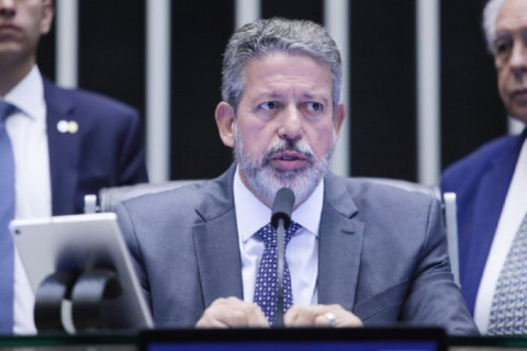 Lira anuncia criação de comissão para apresentar proposta contrária após STF descriminalizar maconha