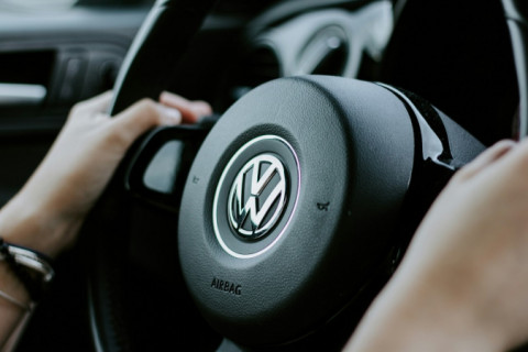 Volkswagen avalia fechar fábricas na Alemanha em meio a crise do setor