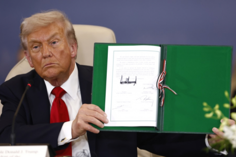 Trump assina com líderes de Egito, Turquia e Catar o acordo que põe fim à guerra em Gaza