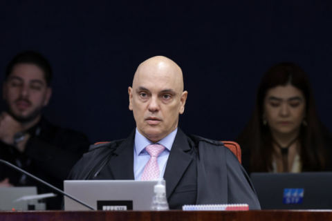 Moraes autoriza visita do assessor de Trump a Bolsonaro