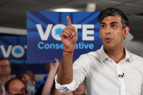 Partido Conservador do Reino Unido vê seus 14 anos de governo ameaçados a um mês das eleições