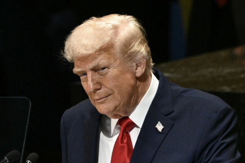 Trump concede indultos a envolvidos em tentativa de anular eleições de 2020