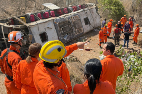 Acidente com ônibus de romeiros deixa 15 mortos em Alagoas