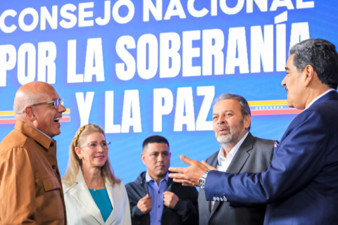 Governo de Maduro vê com ‘extremo alerta’ uso da CIA como ‘ameaça’ contra a Venezuela