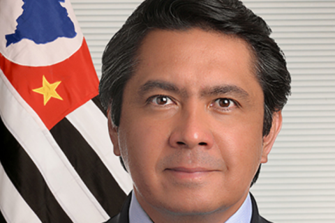 Senador tenta fugir de abordagem policial com carro irregular; veja vídeo