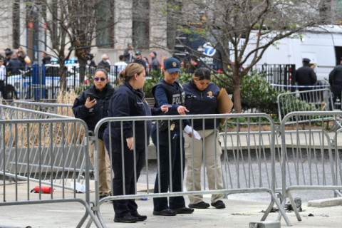 Morre homem que queimou o próprio corpo em frente ao tribunal onde Trump é julgad