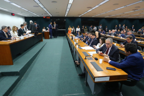 Governo corre contra o tempo para aprovar Orçamento de 2024 antes do recesso parlamentar